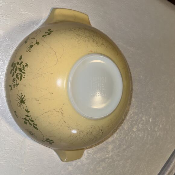 Vintage Pyrex Shenandoah Cinderella Nesting Mixing Bowl Largest 444 Yellow - Picture 8 of 9